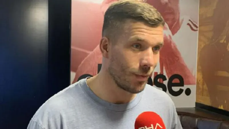 Lukas Podolski’den depremzedeler için bağış