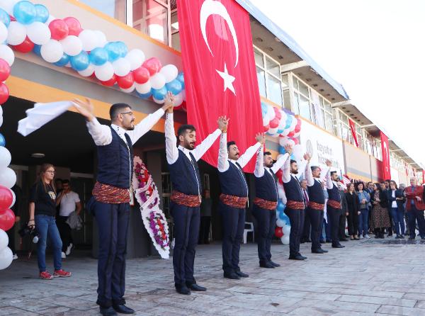 Üniversitenin yanan yemekhanesine davul ve zurnalı açılış