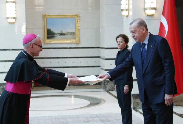 Cumhurbaşkanı Erdoğan, güven mektuplarını kabul etti