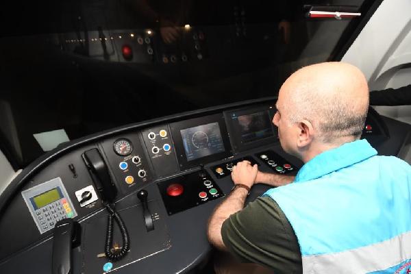 Ulaştırma Bakanı Karaismailoğlu, Pendik-Sabiha Gökçen Havalimanı metro hattının test sürüşüne katıldı