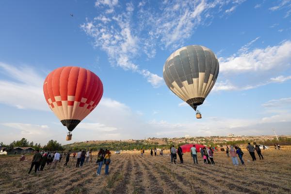 Diyarbakır'da 'Sur Kültür Yolu Festivali', Kapadokya'nın simgesi balonlarla başladı