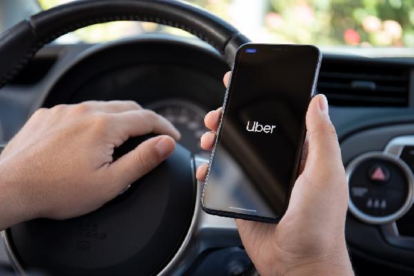 Görme engellilere UBER üzerinden taksi çağırma kolaylığı