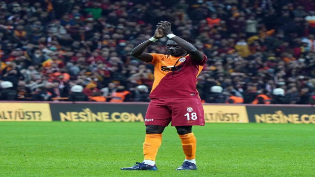 Bafetimbi Gomis 3. gol sevincini yaşadı