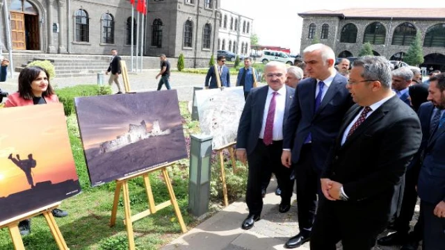 Bakan Ersoy, Zerzevan Kalesi’nde çıkarılan eserlerin açılışına katıldı