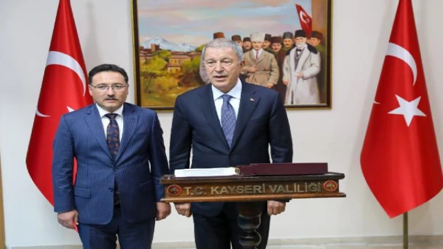 Bakan Hulusi Akar’dan Kayseri Valisi Çiçek’e ziyaret