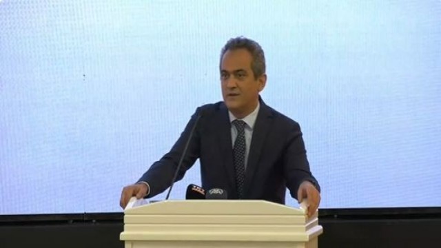 Bakan Özer: “Kadınlarımızın yükseköğretimdeki okullaşma oranları erkekleri geçti”