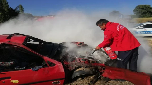 Balıkesir’de otomobil takla attı: 1 ölü, 1 yaralı