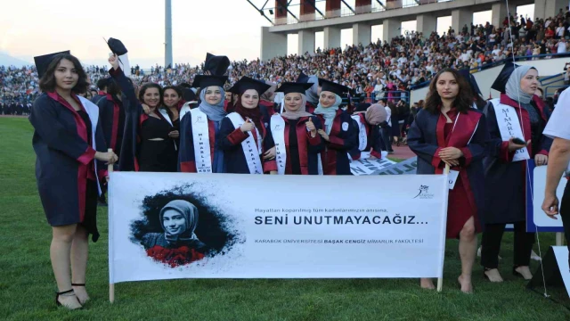 Başak Cengiz Mimarlık Fakültesi yeni ismiyle ilk mezunlarını verdi