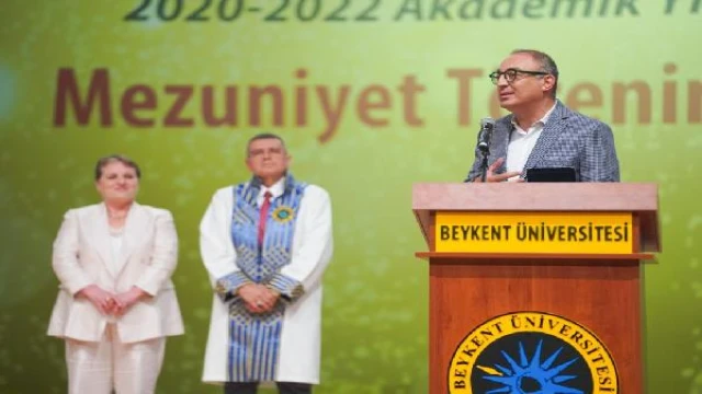 Başak Doğan ve Cem Seymen’e mezun olduğu üniversiteden ödül