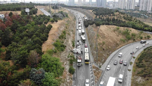 Başakşehir’de güvenlik personellerini taşıyan servis aracı yan yattı: 6 yaralı