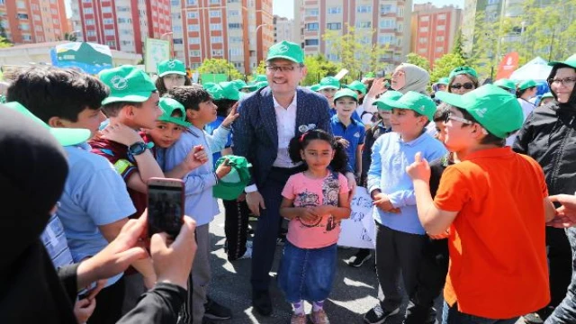 Başakşehir’de öğrenciler çevre kirliliğine dikkat çekti