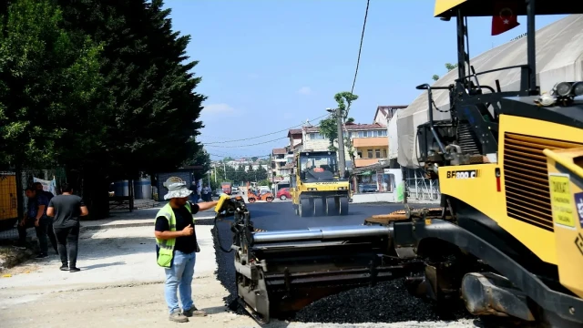 Başiskele’de yollar asfaltlanıyor