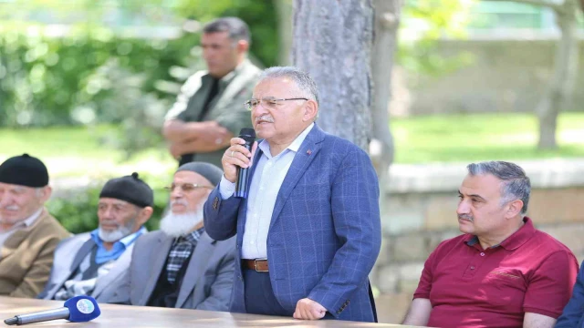 Başkan Büyükkılıç, Talas Gençlik Merkezi’nde gençler ve veliler ile buluştu