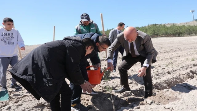 Başkan Çolakbayrakdar Engelliler Haftasını fidanlarla taçlandırdı