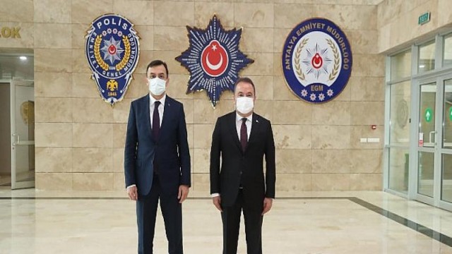 Başkan Muhittin Böcek’ten Emniyet Müdürlüğü ve Jandarma Komutanlığı’na nezaket ziyareti