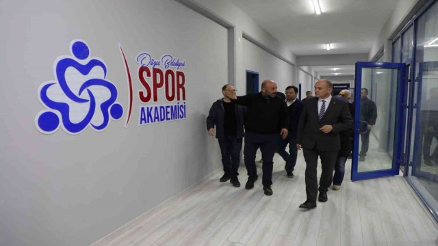Başkan Özlü spor akademisi ve BELMEK binalarını inceledi