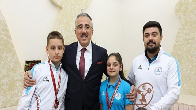 Başkan Savran, Genç Sporcular İle Bir Araya Geldi