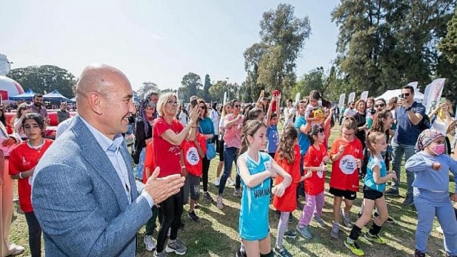 Başkan Soyer küçük sporcularla buluştu