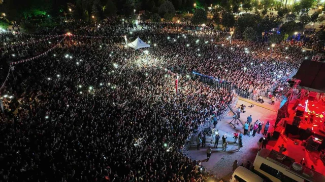 Başkent’te Pilli Bebek ve Melek Mosso rüzgarı esti, gençler bayram coşkusu yaşadı