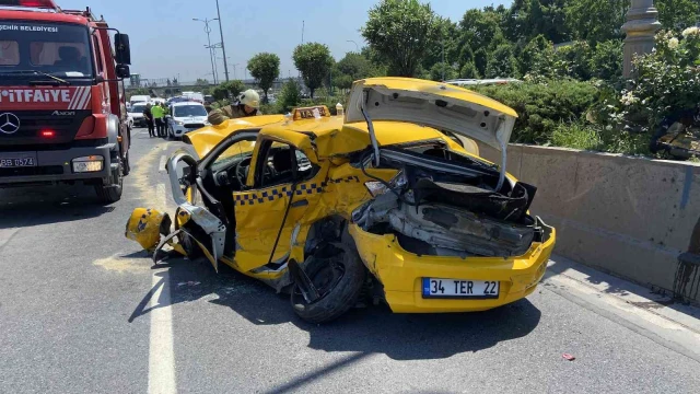 Bayrampaşa’da 5 aracın karıştığı zincirleme kaza: 3 yaralı