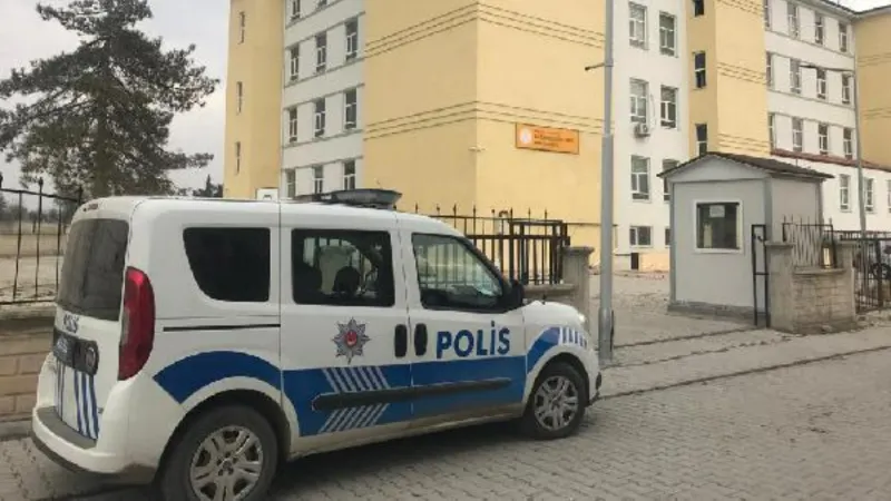 Malatya'da liselilerin bıçaklı kavgası: 2 yaralı