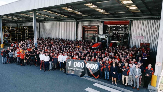 Beauvais Massey Ferguson Fabrikası 1 milyonuncu traktörünü kutluyor