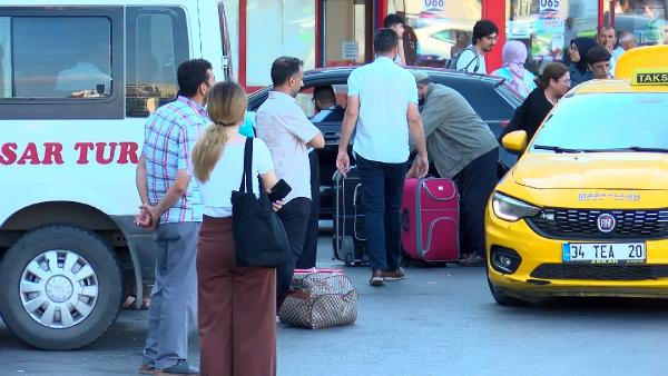 Otogarda bayram dönüşü hareketliliği