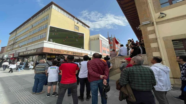 Belediye’den taraftarlara dev ekran jesti