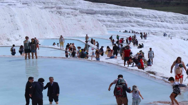 Beyaz cennet Pamukkale’ye bahar geldi