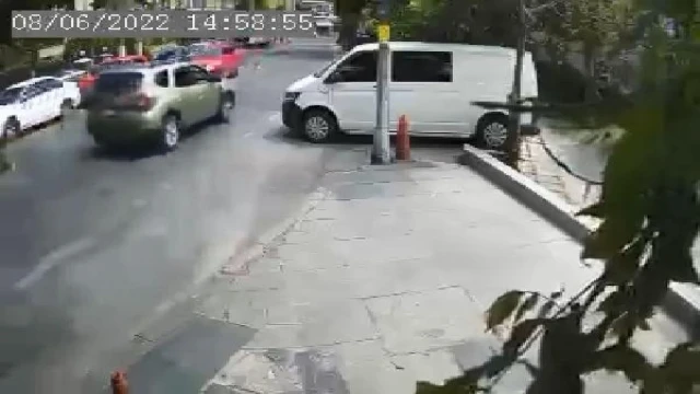 Beykoz’da 3 kişinin yaralandığı silahlı kavga kameralara yansıdı.