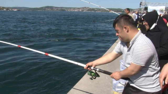 Beykoz’da balık tutan engelli çocuklar doyasıya eğlendi