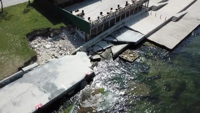 Beylikdüzü sahilinde yürüyüş yolu çöktü