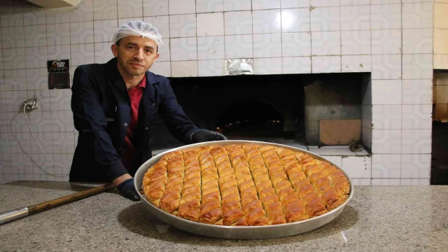 Beypazarı’nın 80 katlı baklavası için yoğun bayram mesaisi başladı