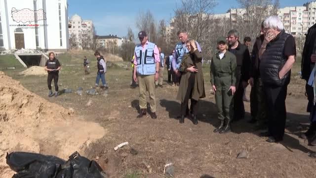 Birleşmiş Milletler üst düzey yetkilisi Martin Griffiths Buça'da toplu mezar bulunan bölgeyi ziyaret etti