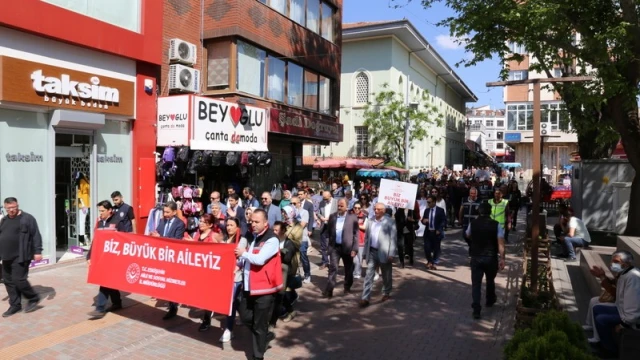 ”Biz Büyük Bir Aileyiz” sloganıyla farkındalık yürüyüşü