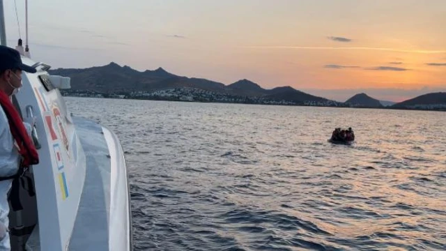 Bodrum’da Türk kara sularına itilen 16 kaçak göçmen kurtarıldı