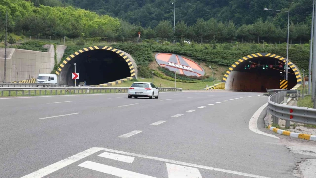 Bolu Dağı Tüneli’nin İstanbul yönü trafiğe açıldı