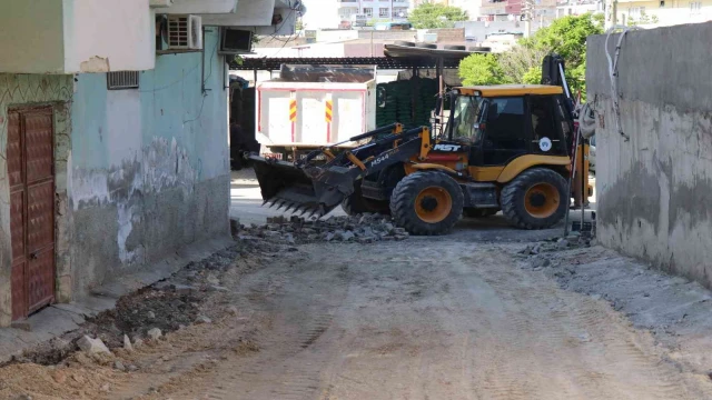 Bozova’da bozulmuş yollar onarılıyor