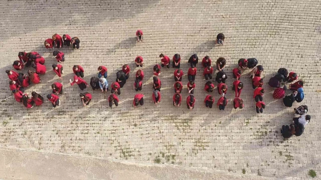 Bu proje sosyal medya bağımlılığına dikkat çekiyor