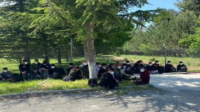 Bulgar polisi tarafından darp edilip Türkiye’ye itilen 27 kaçak göçmen yakalandı