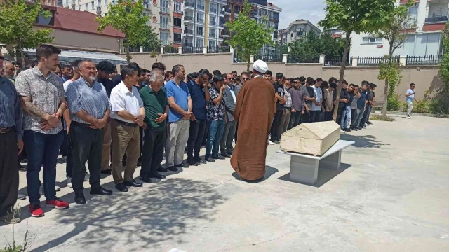 Büyükçekmece’de kazada hayatını lise öğrencisi Murtaza Mardani son yolculuğuna uğurlandı