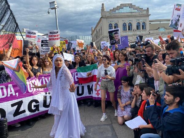 Kadıköy'de Mahsa Amini  eylemi