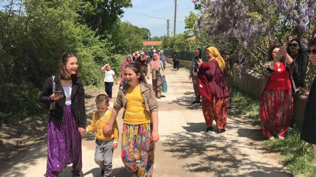 Çanakkale’de Aşıklar Sokağı’nda gençler kısmetini aradı