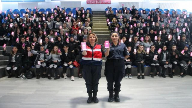 Çanakkale’de kadın güvenlik görevlilerine KADES bilgilendirmesi