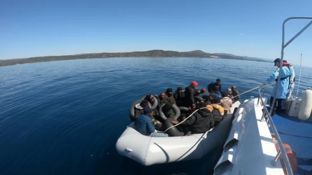 Çanakkale’de yakalanan 100 düzensiz göçmen ülkesine gönderildi