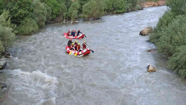 Çatak’ta rafting sezonu başladı