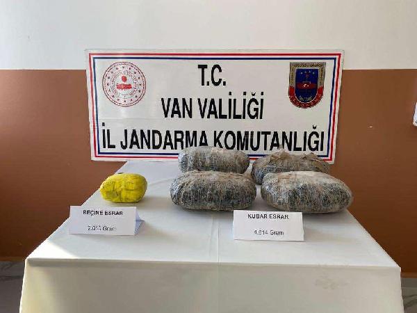 Van'da toprağa gömülü 6 kilo uyuşturucu ele geçirildi