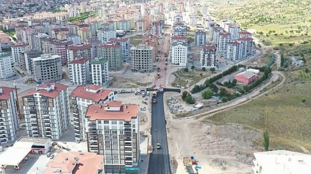 Cevher Dudayev Mahallesi’nde Sıcak Asfalt Serimine Başladı