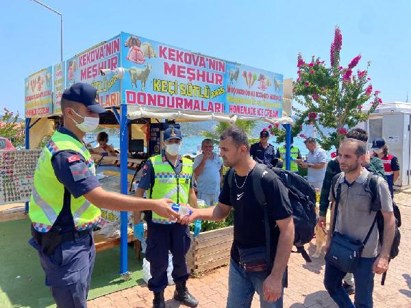 Kaçak göçmenleri 'Avrupa' diye Kekova Adası'na bıraktılar