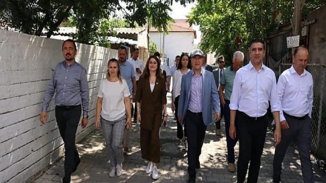 CHP’den Menderes’te esnaf çıkarması